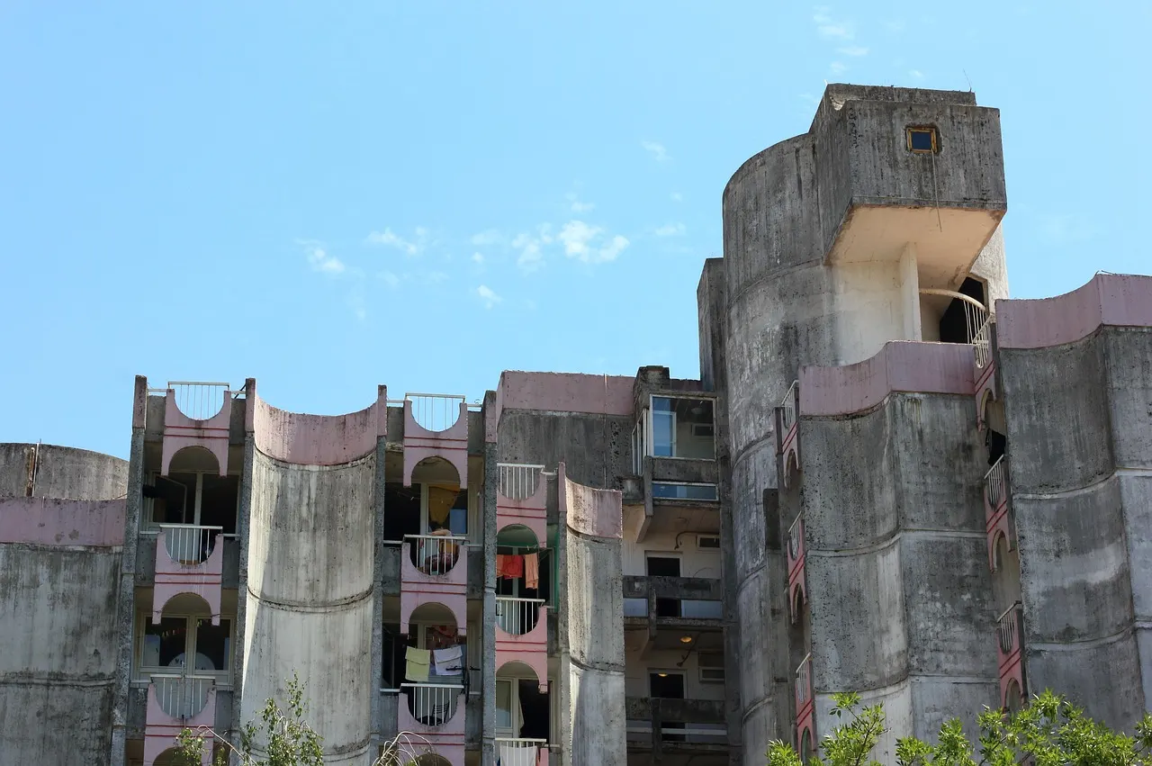 Étudiant emménageant dans son logement